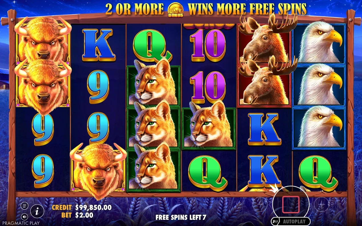 Giro de bonus con búfalo, lobo, puma, águila y alce sobre fondo nocturno estrellado, 7 giros gratis restantes